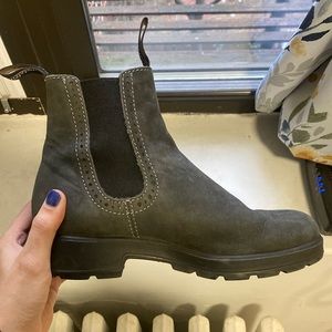 Rustic black blundstone boots